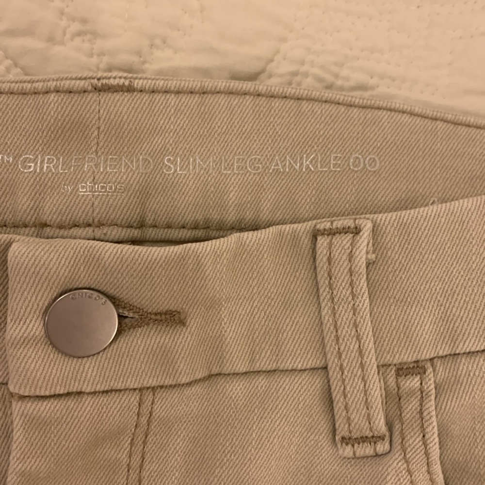 Like New Chico’s Girlfriend Slim Leg Ankle - Picture 7 of 7